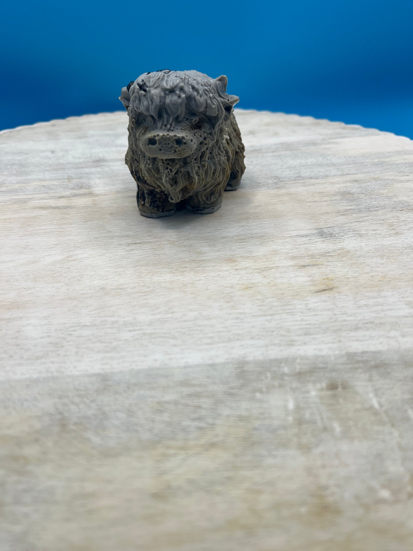 Highland Cow Desk Figurine – Grey & Black Swirl | Handmade Cute Desk Decor & Animal Gift